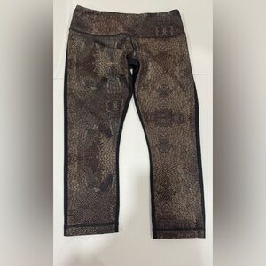 LULULEMON CROP LEGGINGS SIZE 8